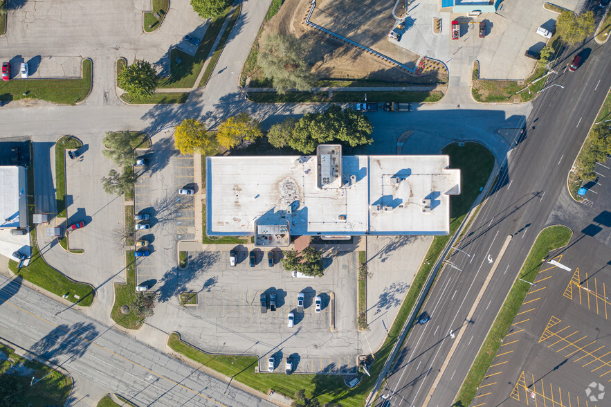 8320 N Oak Tfwy, Kansas City, MO for lease - Aerial - Image 2 of 15