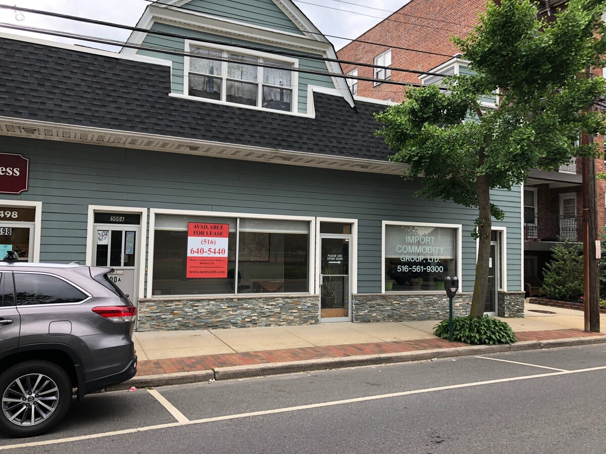 476500 Merrick Rd, Lynbrook, NY 11563