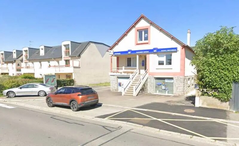 Office in Liffré for lease - Building Photo - Image 1 of 9