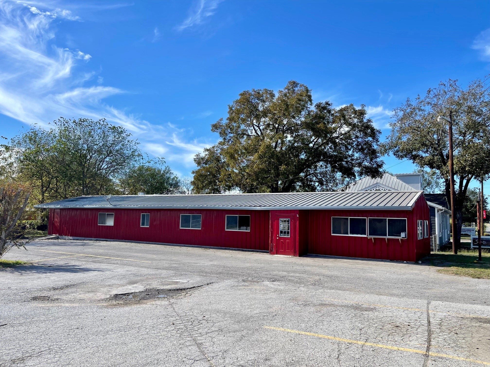 201 W Hondo, Devine, TX for sale Primary Photo- Image 1 of 1