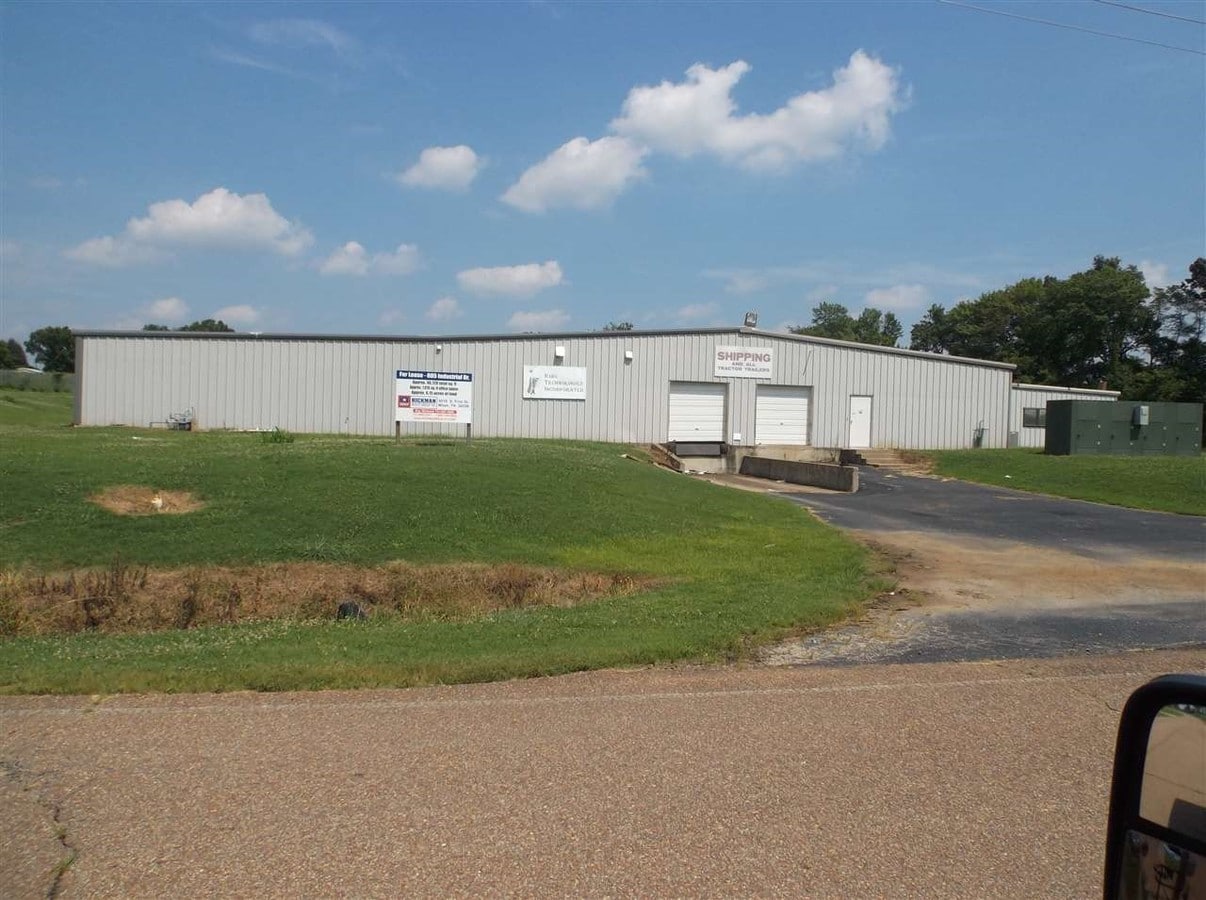 805 Industrial Park Dr, Trenton, TN 38382