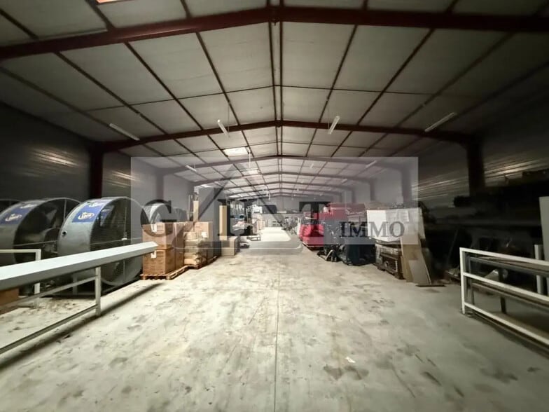 Industrial in Fontenay-Trésigny for sale - Interior Photo - Image 1 of 6