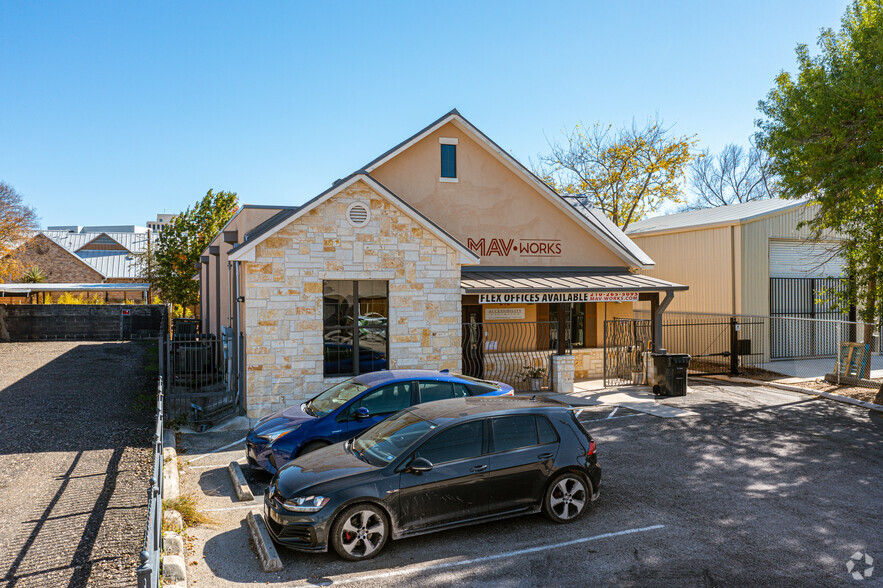 218 Maverick St, San Antonio, TX for lease - Building Photo - Image 1 of 10