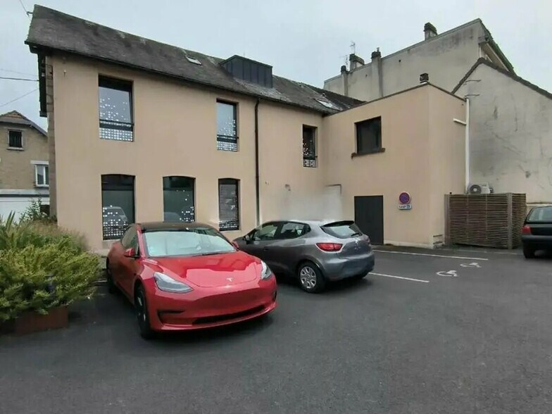 Office in BRIVE-LA-GAILLARDE for lease - Building Photo - Image 3 of 7