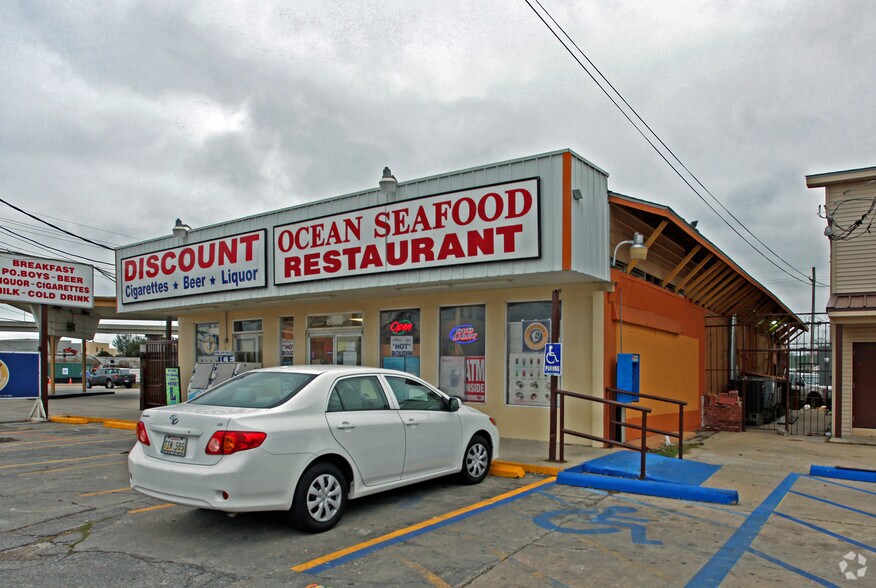 8001 & 8009 Downman Rd portfolio of 2 properties for sale on LoopNet.com - Primary Photo - Image 2 of 2