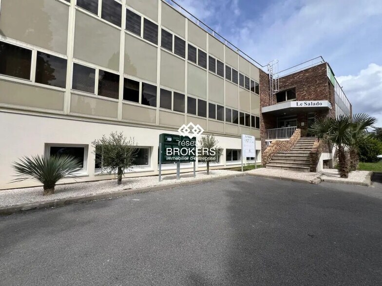 Office in Les Ulis for sale - Building Photo - Image 1 of 23