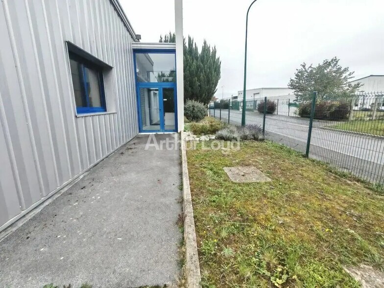 Flex in Gueux for lease - Building Photo - Image 2 of 10