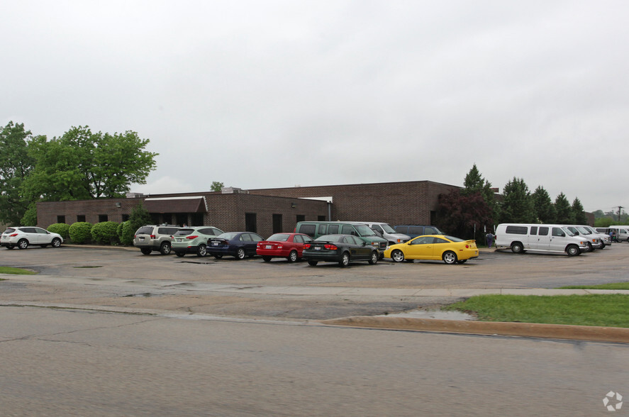 2302-2320 Wisconsin St, Downers Grove, IL for lease - Building Photo - Image 2 of 4