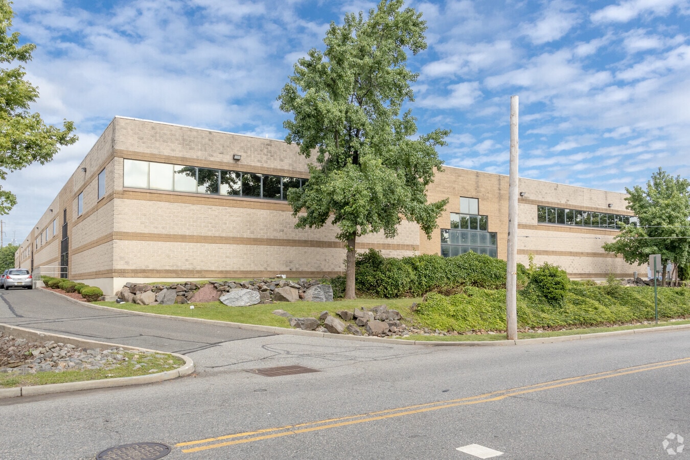 401 Penhorn Ave, Secaucus, NJ 07094