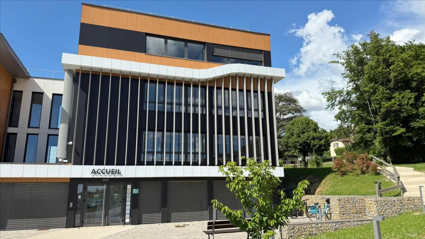 Flex in Ceyzériat for lease Building Photo- Image 1 of 19