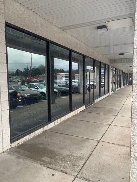 4671-4697 Commercial Dr, New Hartford, NY for lease - Building Photo - Image 3 of 14