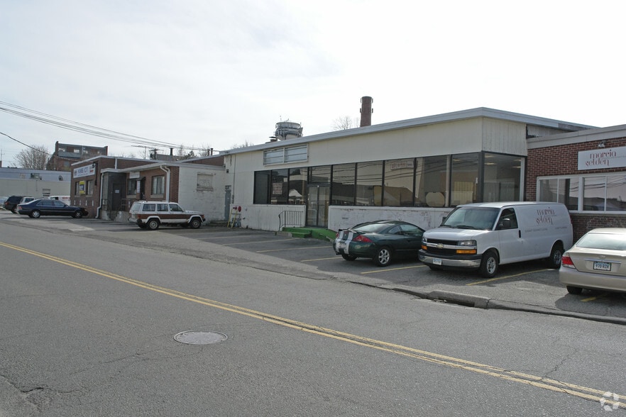 75 Research Dr, Stamford, CT for lease - Building Photo - Image 3 of 16