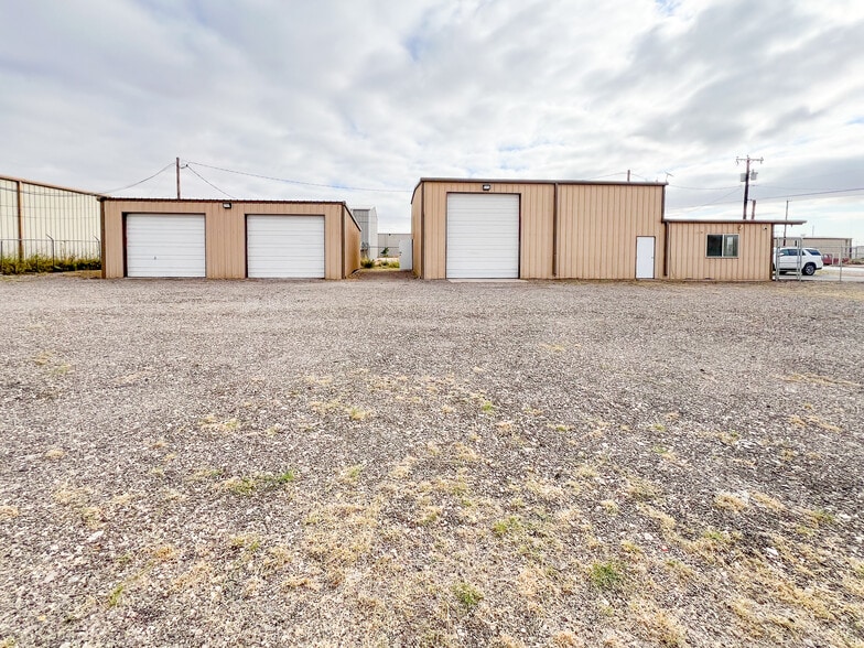 1304A Dayton Rd, Midland, TX for lease - Building Photo - Image 2 of 45