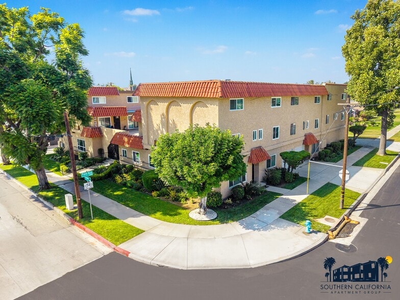 11447 Broadway, Whittier, CA for sale - Primary Photo - Image 1 of 38