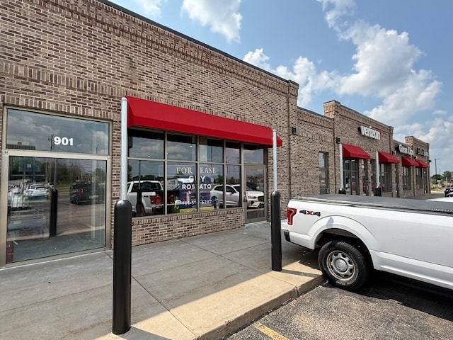 905 W Clairemont Ave, Eau Claire, WI for lease Building Photo- Image 1 of 8