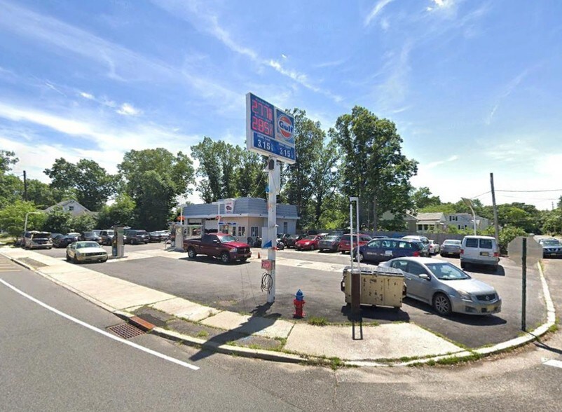 957 Englishtown Rd, Old Bridge, NJ 08857