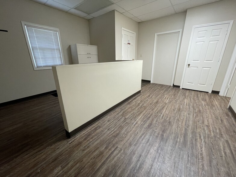 2614-2630 Southerland St, Jackson, MS for lease - Interior Photo - Image 2 of 7