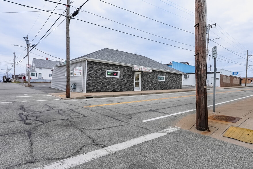 77-79 Main Rd, Tiverton, RI for sale - Building Photo - Image 2 of 21