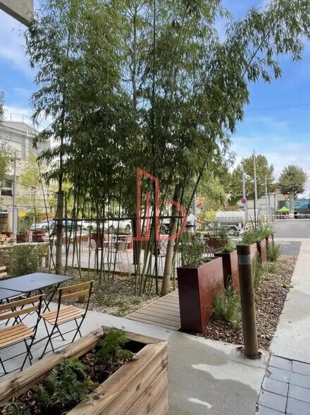 Office in Bègles for lease - Building Photo - Image 2 of 6