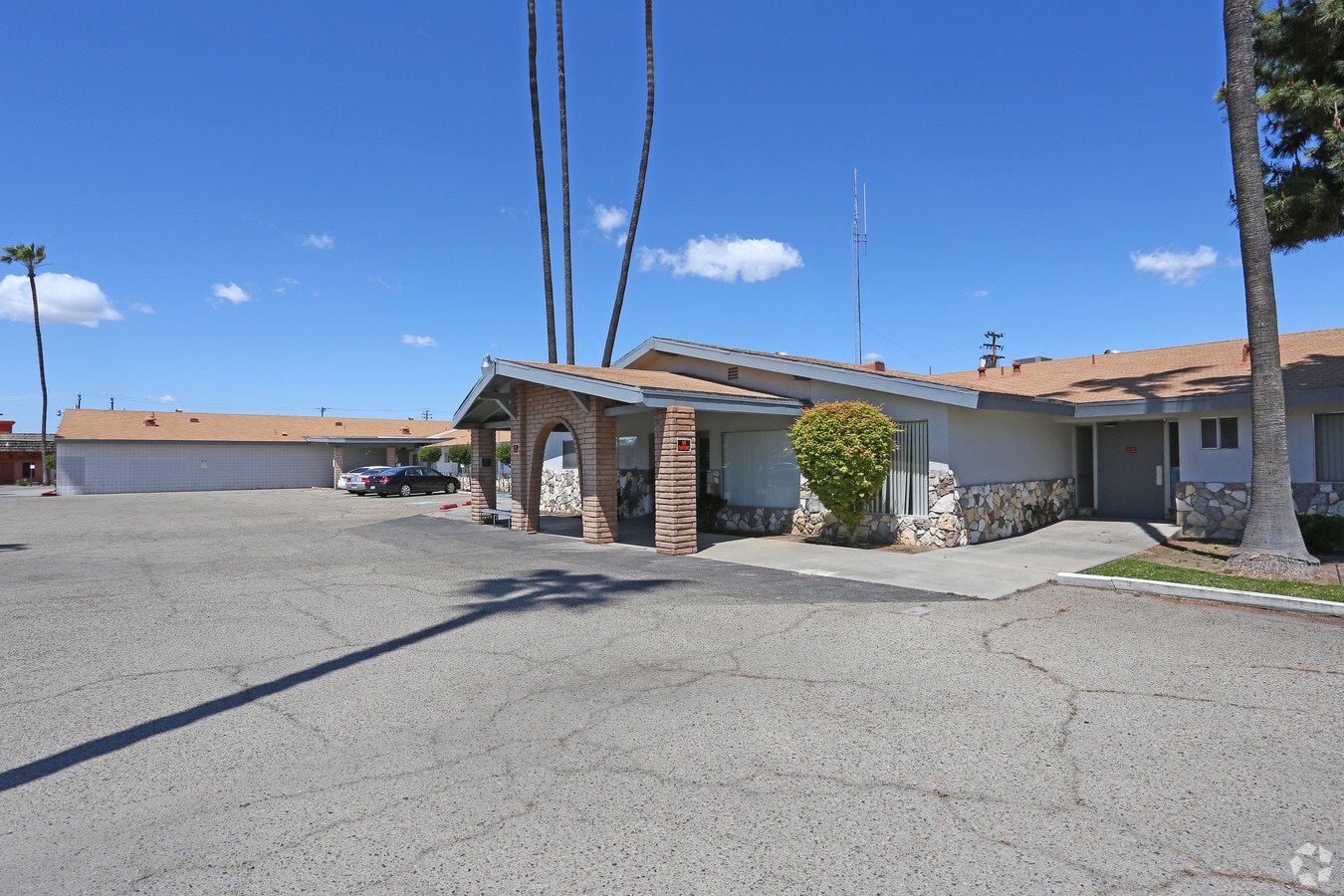 2558 Jensen Ave, Sanger, CA 93657