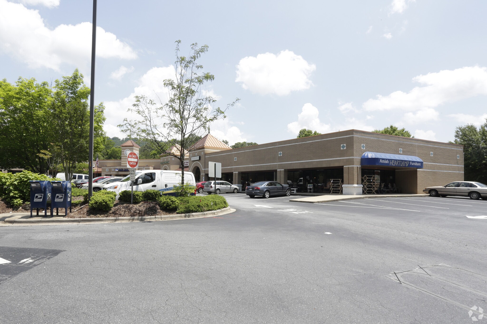 1950 Hendersonville Rd, Asheville, NC for lease Primary Photo- Image 1 of 13