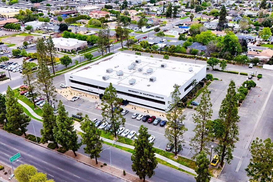 550 E Shaw Ave, Fresno, CA for sale - Building Photo - Image 1 of 3