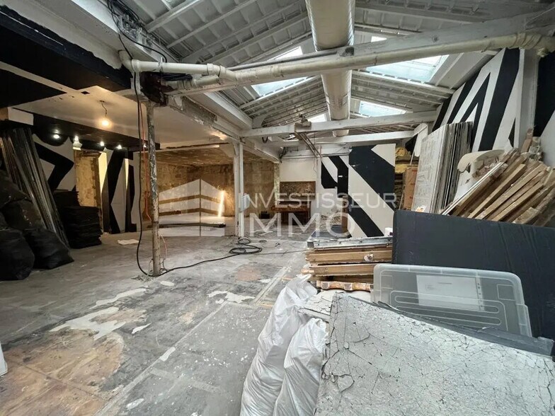 Retail in Paris for lease - Interior Photo - Image 1 of 9