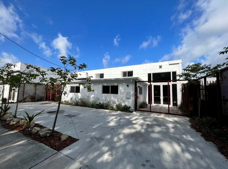 6240 NE 4th Ct, Miami, FL for lease - Primary Photo - Image 1 of 7