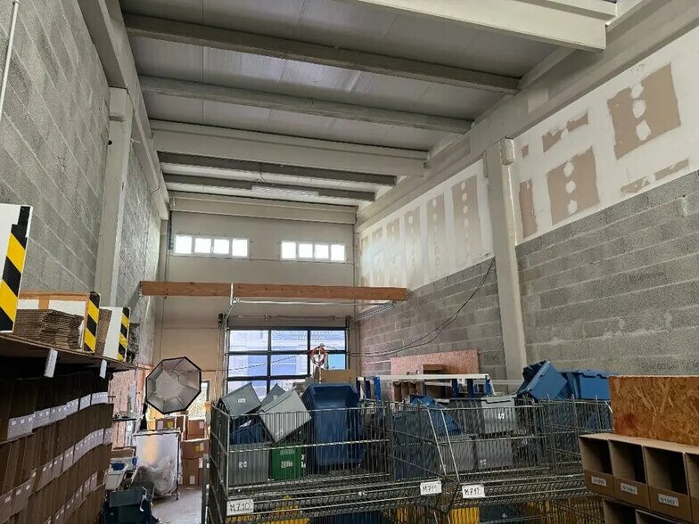 Industrial in Lahonce for lease - Interior Photo - Image 3 of 4