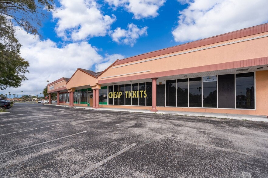 2905 Vineland Rd, Kissimmee, FL for sale - Building Photo - Image 2 of 9