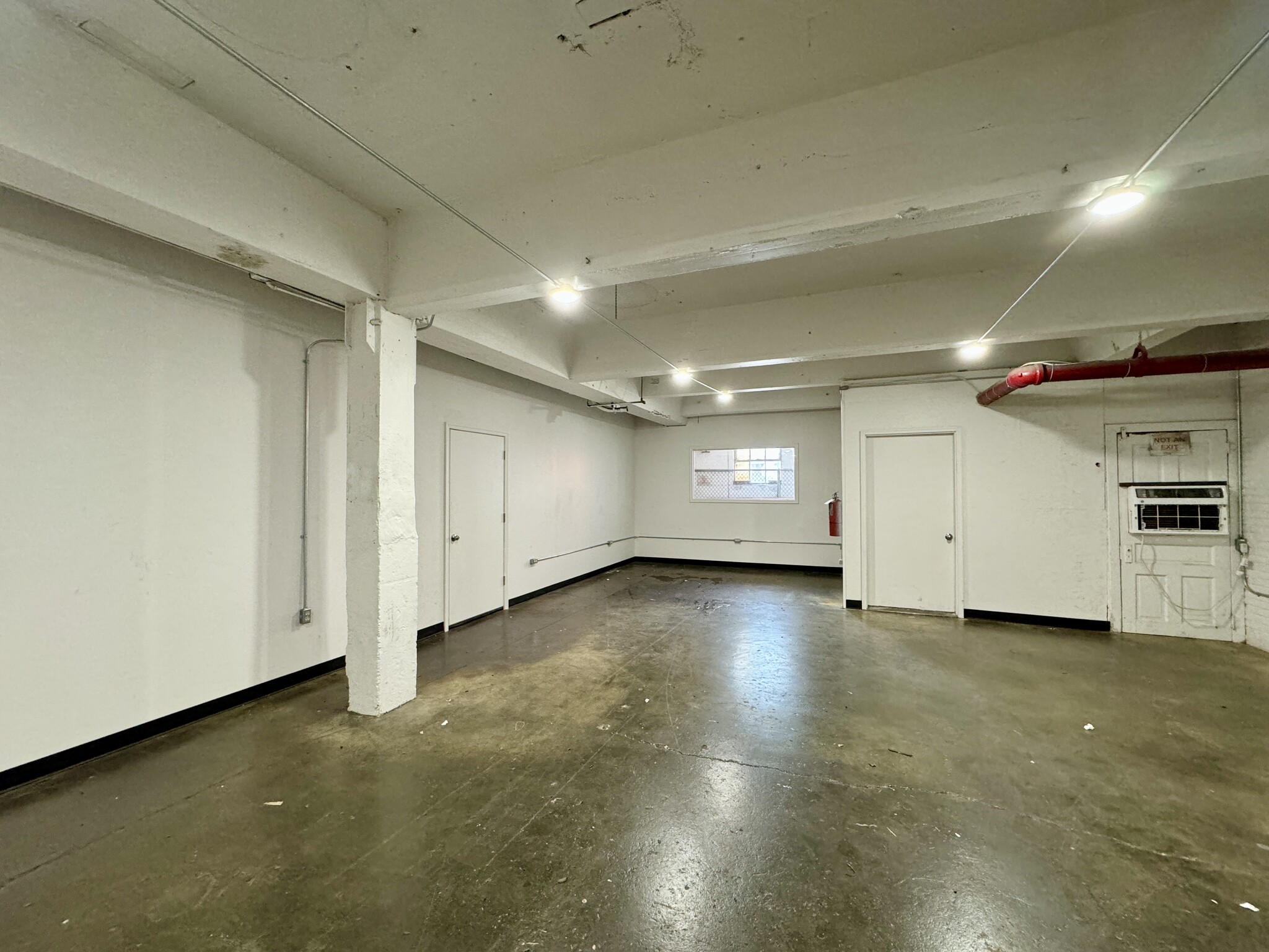 441 E Market St, York, PA for lease Interior Photo- Image 1 of 8