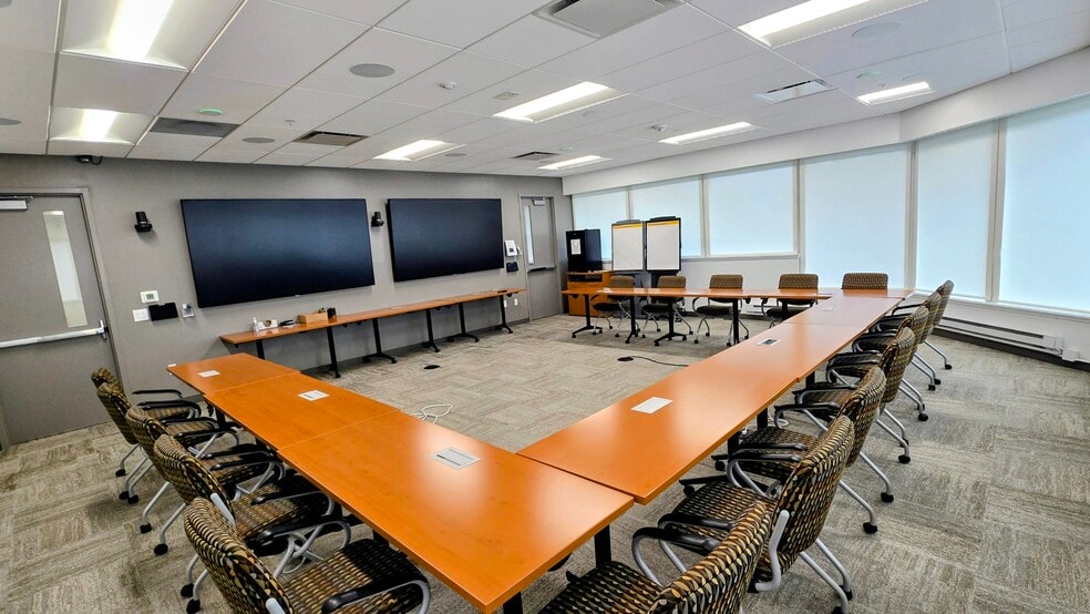 355 Business Center Dr, Horsham Township, PA for sale - Building Photo - Image 2 of 12