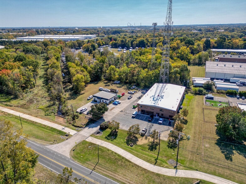 3101 & 3109 Westinghouse Blvd portfolio of 2 properties for sale on LoopNet.com - Building Photo - Image 3 of 14