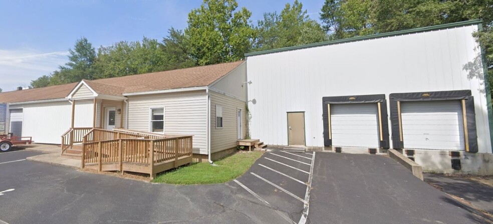 31 Friendly Ct, Fredericksburg, VA for lease - Building Photo - Image 1 of 2