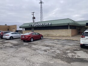 935 S Iowa St, Lawrence, KS for lease Building Photo- Image 1 of 2