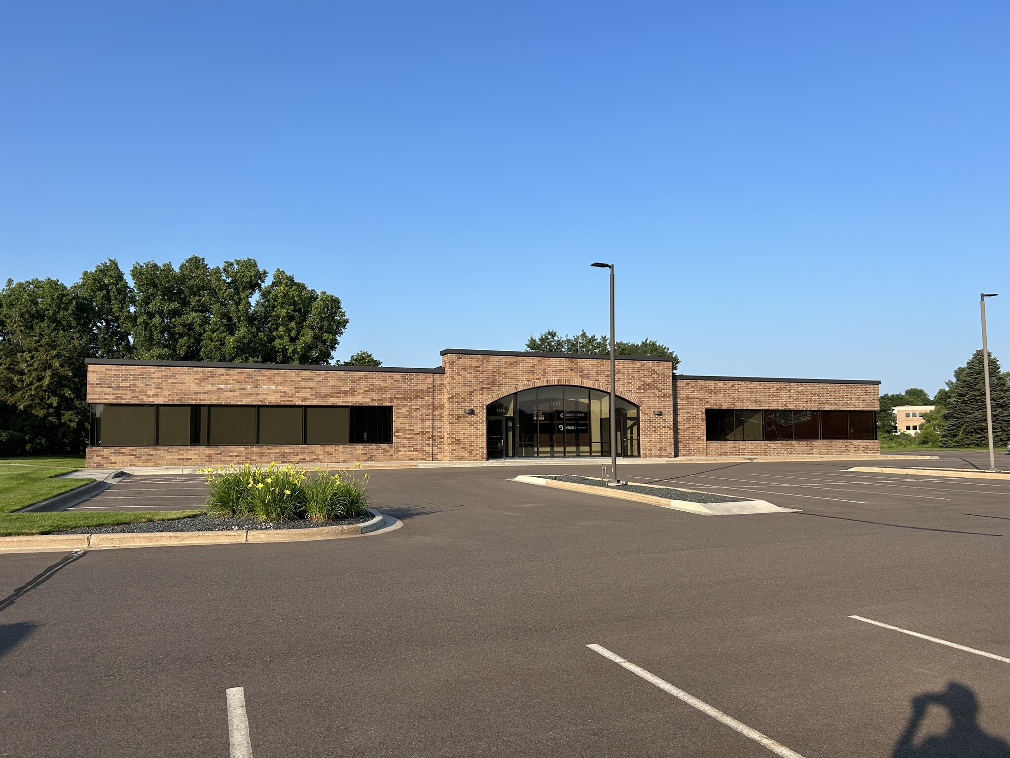 3430 Oakwood Mall Dr, Eau Claire, WI for lease Building Photo- Image 1 of 4