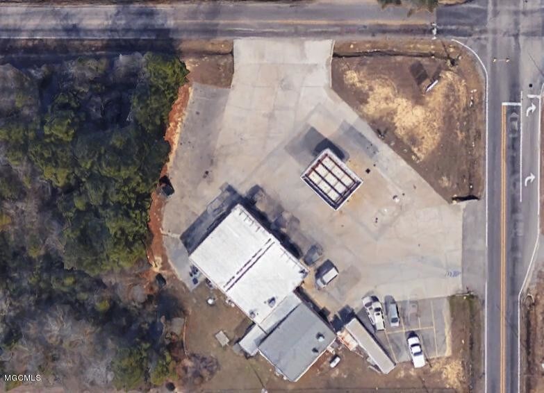 12515 Three Rivers Rd, Gulfport, MS 39503