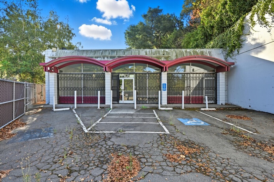 Montclair Service Station portfolio of 2 properties for sale on LoopNet.com - Building Photo - Image 2 of 4
