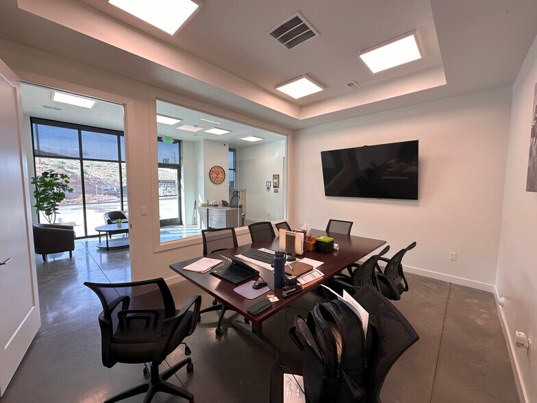 5508 240 N, Hurricane, UT for lease - Building Photo - Image 3 of 6