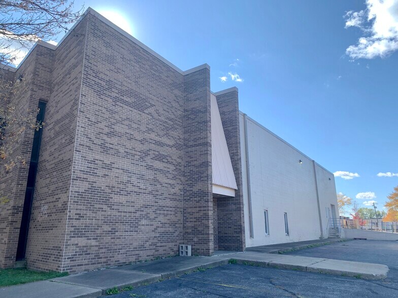 141 Lafayette Frontage Rd W, Saint Paul, MN 55107