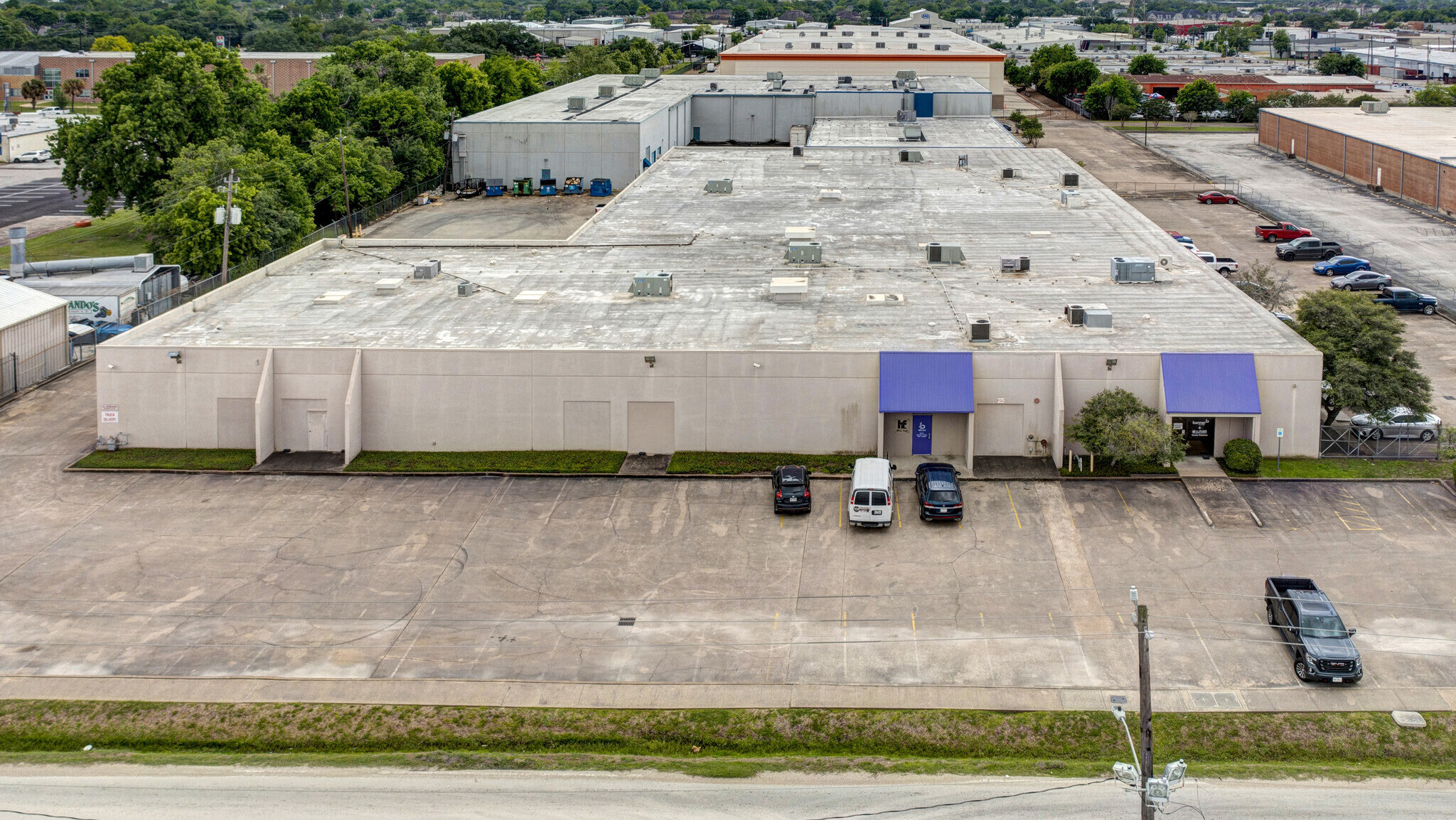 5233-5235 Glenmont Dr, Houston, TX for lease Building Photo- Image 1 of 3