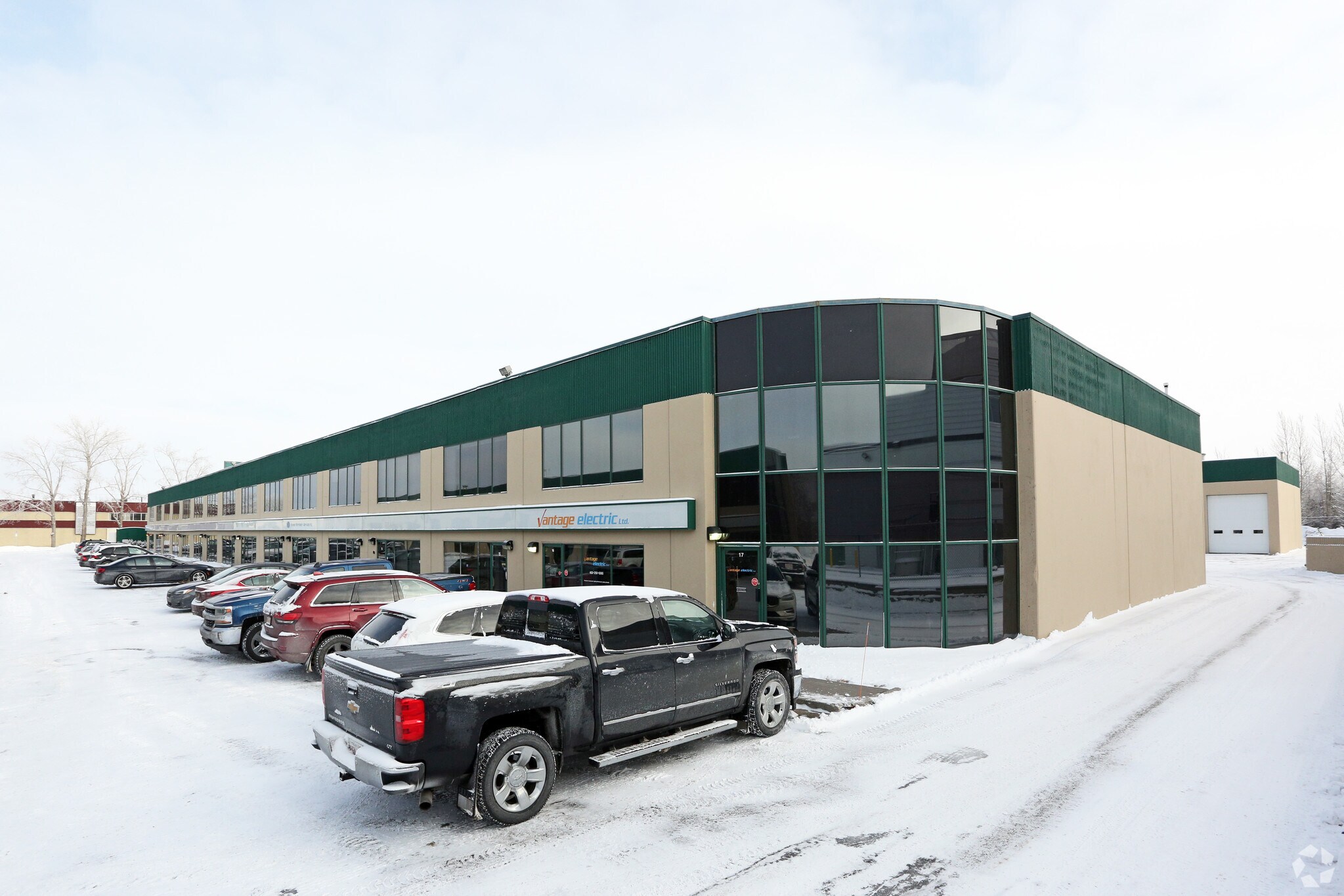 1431 40th Ave NE, Calgary, AB T2E 8N6 Flex for Sale