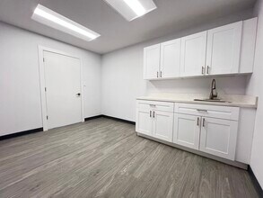 2201 Nw 30th Pl, Pompano Beach, FL for lease Building Photo- Image 1 of 7