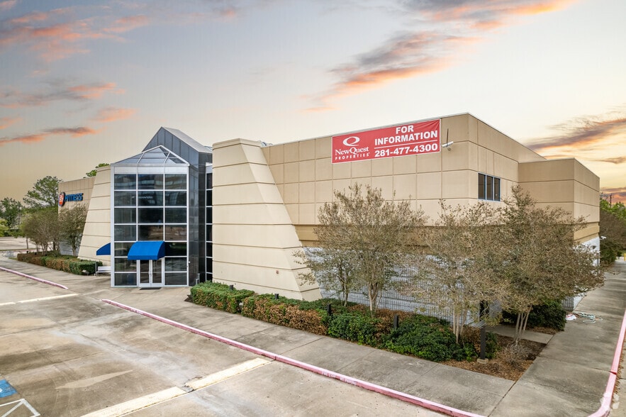 14111 Southwest Fwy, Sugar Land, TX for lease - Building Photo - Image 2 of 12