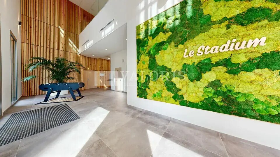 Office in Décines-Charpieu for lease Interior Photo- Image 1 of 8