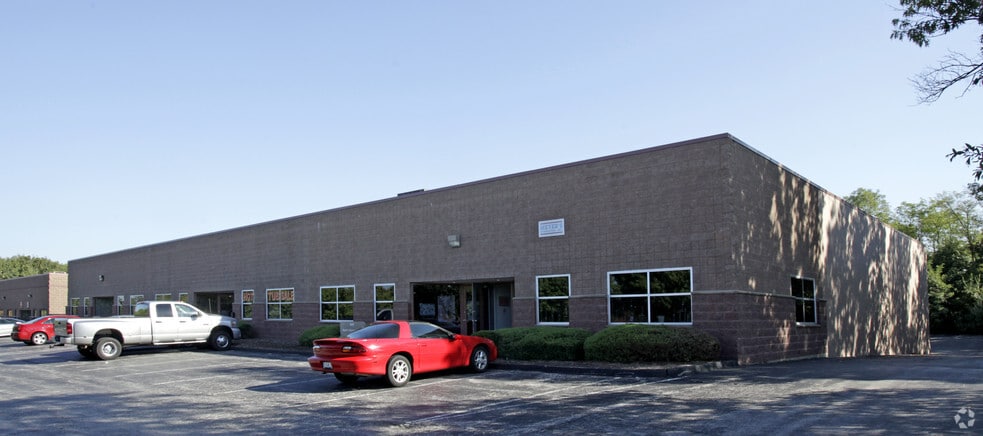 16301-16321 Westwoods Business Park Dr, Ellisville, MO for lease - Primary Photo - Image 3 of 9