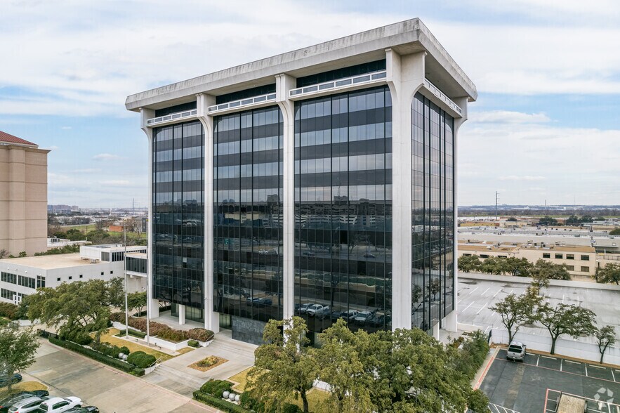 2525 N Stemmons Fwy, Dallas, TX for sale - Primary Photo - Image 1 of 9