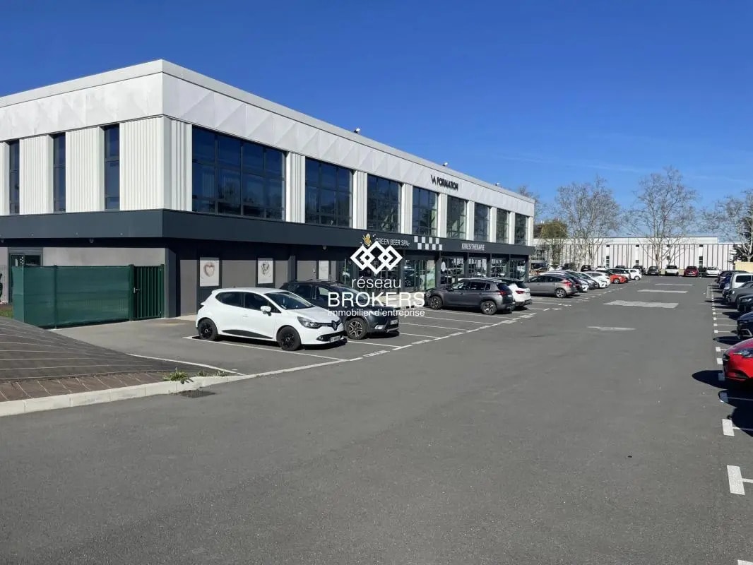 Office in Andrézieux-Bouthéon for lease Building Photo- Image 1 of 3