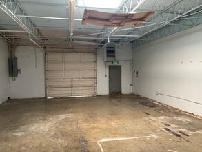 237 Oxmoor Cir, Birmingham, AL for lease Interior Photo- Image 2 of 4