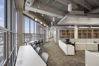 250 Parkway Dr, Lincolnshire, IL for lease Interior Photo- Image 2 of 7